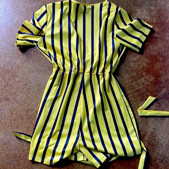 Short jumpsuit - Picture 2 of 2